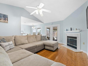 Luxury 4 BD Home 5m Beach, Hospital, Uni